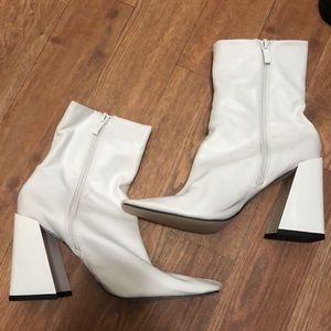 NWOT White Boohoo Block Heel Ankle Boots Size US 6